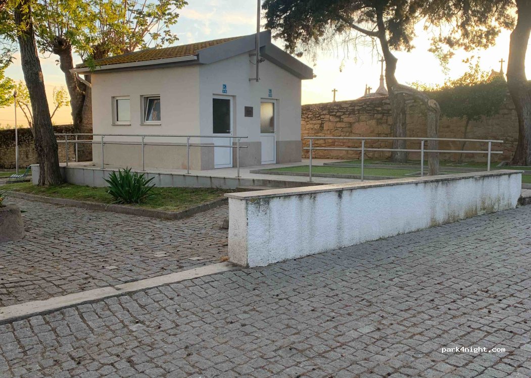 (6440) Escalhão - 2 Rua da Igreja — foto 2