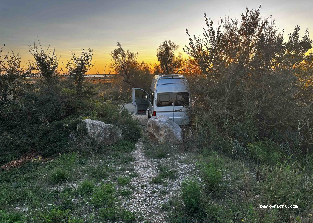 (13129) Arles - Route de la Mer — foto 4