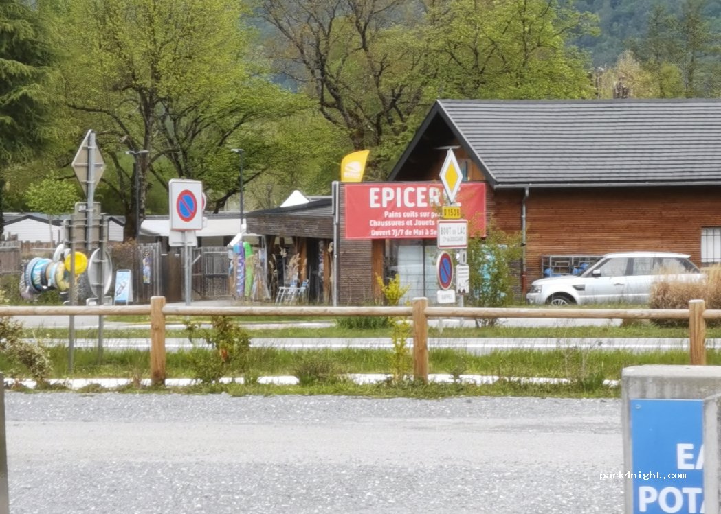 Aire de Camping Car Doussard — foto 2
