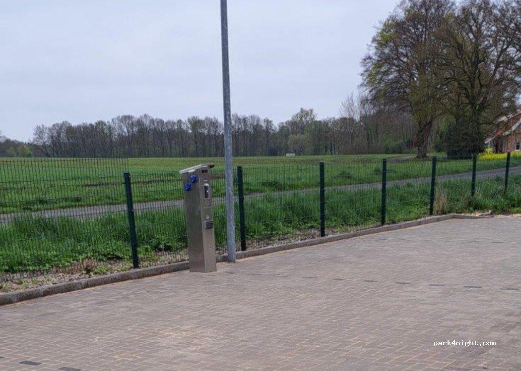 Wohnmobilstellplatz am Freibad Fürstenau — foto