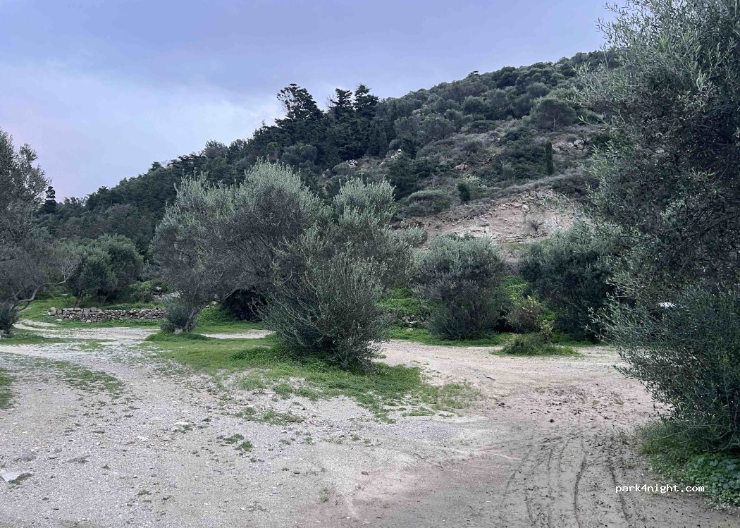(848 00) Plaka - Unnamed Road — foto