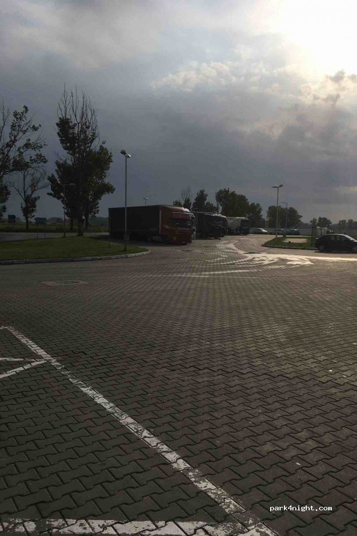 ()  - E81 — foto