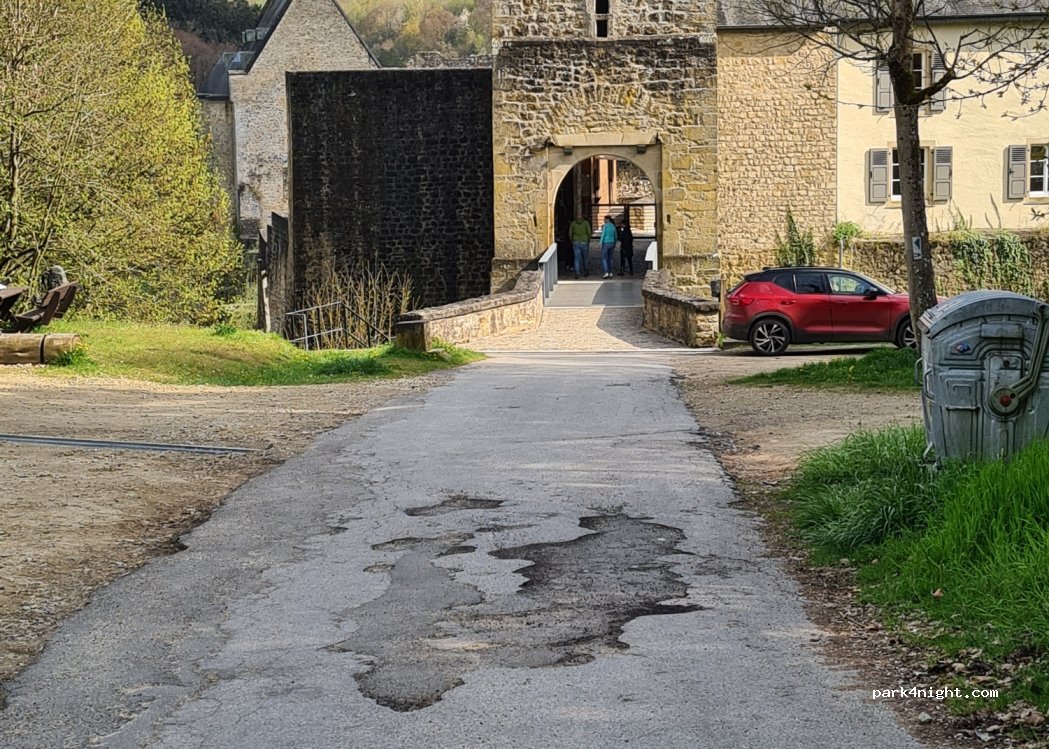 (7622) Larochette - Montée du Château — foto 4