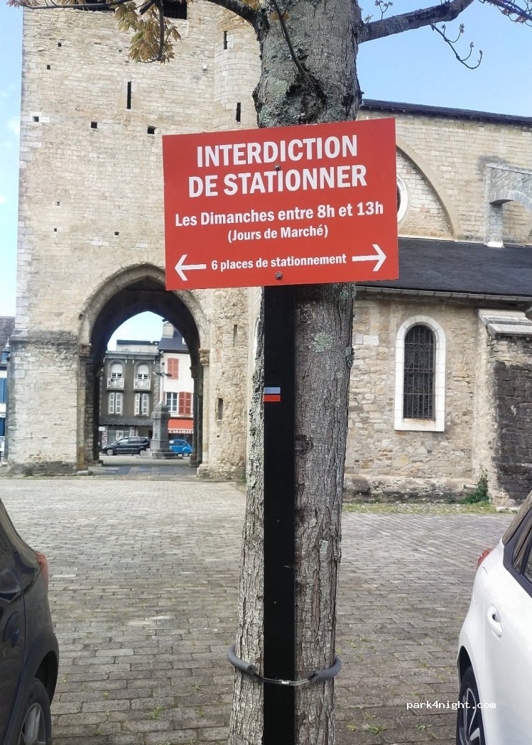 (64400) Oloron-Sainte-Marie - 22 Place de la Cathédrale — foto
