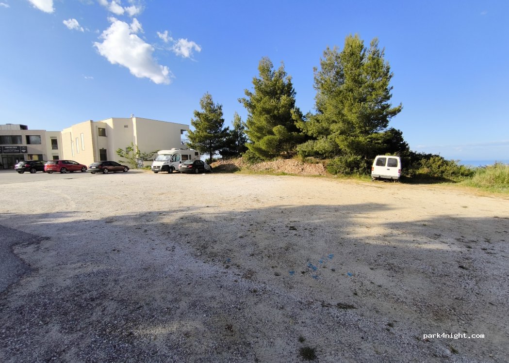 (630 85) Loutra - Unnamed Road — foto