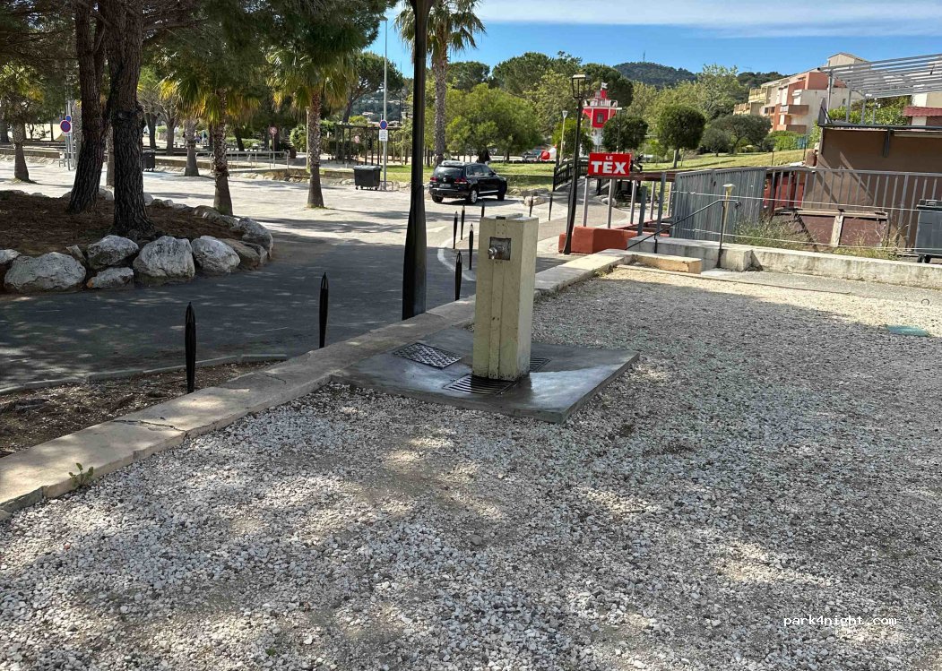 (83230) Bormes-les-Mimosas - 213 Boulevard du Front de Mer — foto