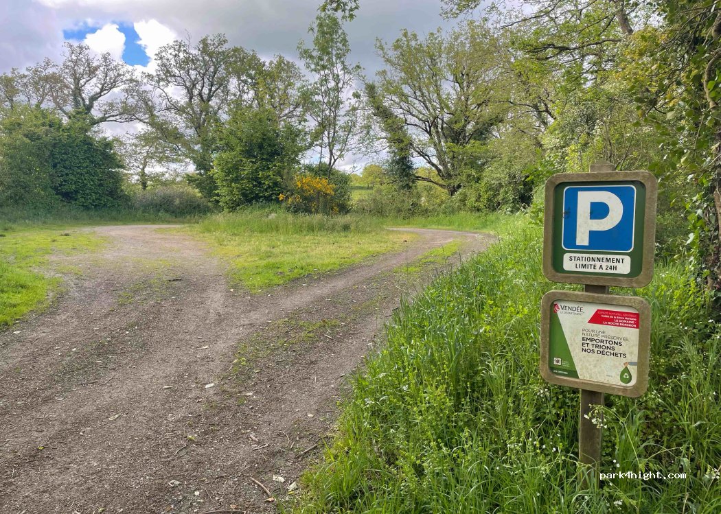 (85590) Les Epesses - Unnamed Road — foto 3