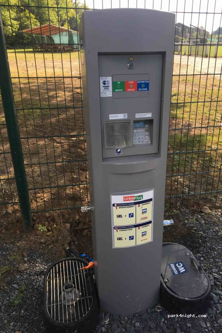 Aire de camping-car BEAUPREAU A MAUGES — foto