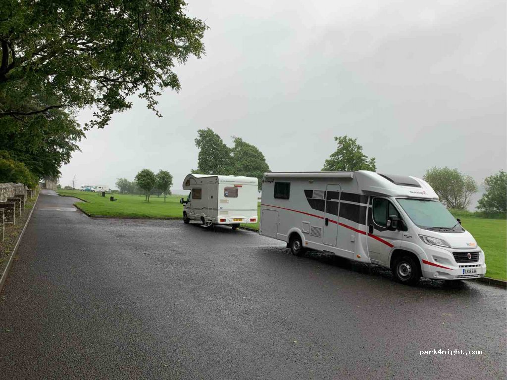 (KY13 8ET) Kinross - Kirkgate — foto