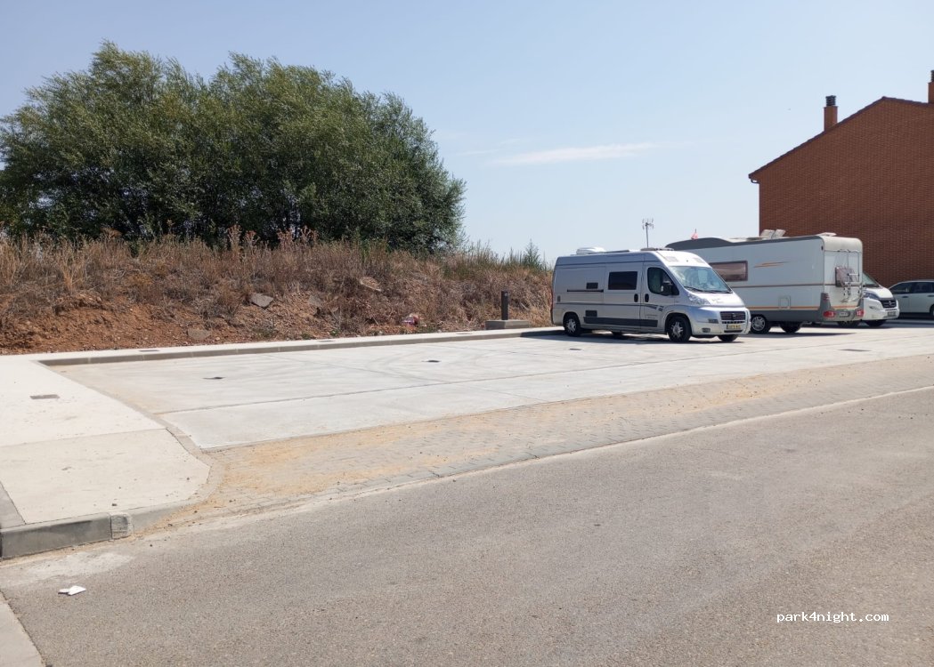 Parking de caravanas de Villamañan — foto