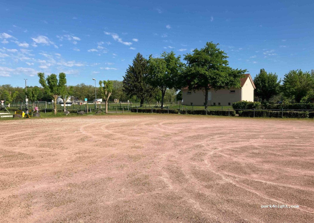 (03490) Diou - 5 Place du Marché — foto