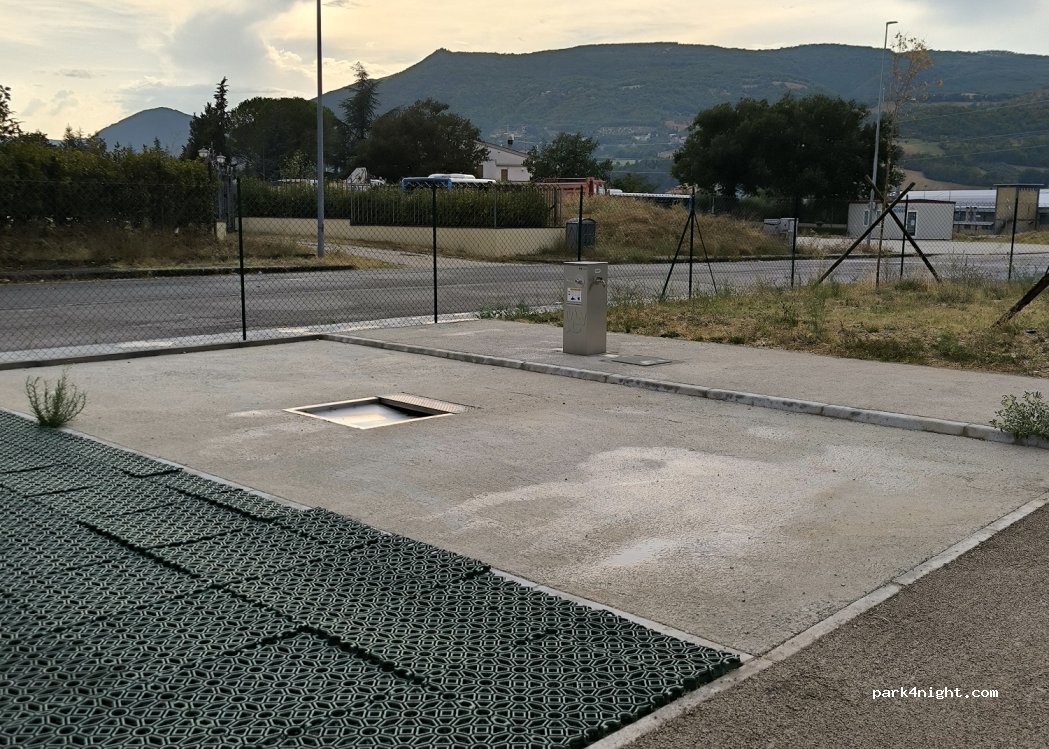 (62020) Caldarola - Via Martiri di Montalto — foto 2