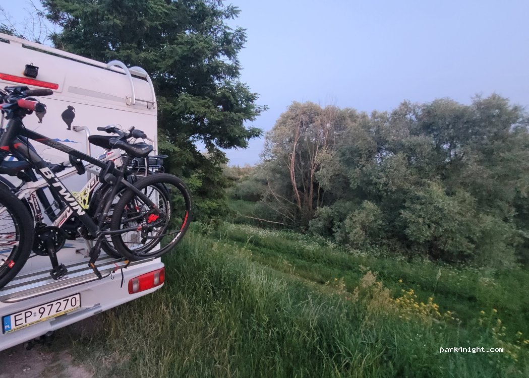 (27-600) Sandomierz - 145 Błonie — foto 4