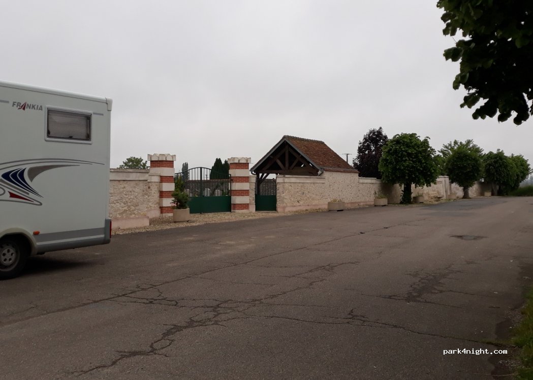 (77970) Jouy-le-Châtel - 1 Rue du Cimetière — foto 2