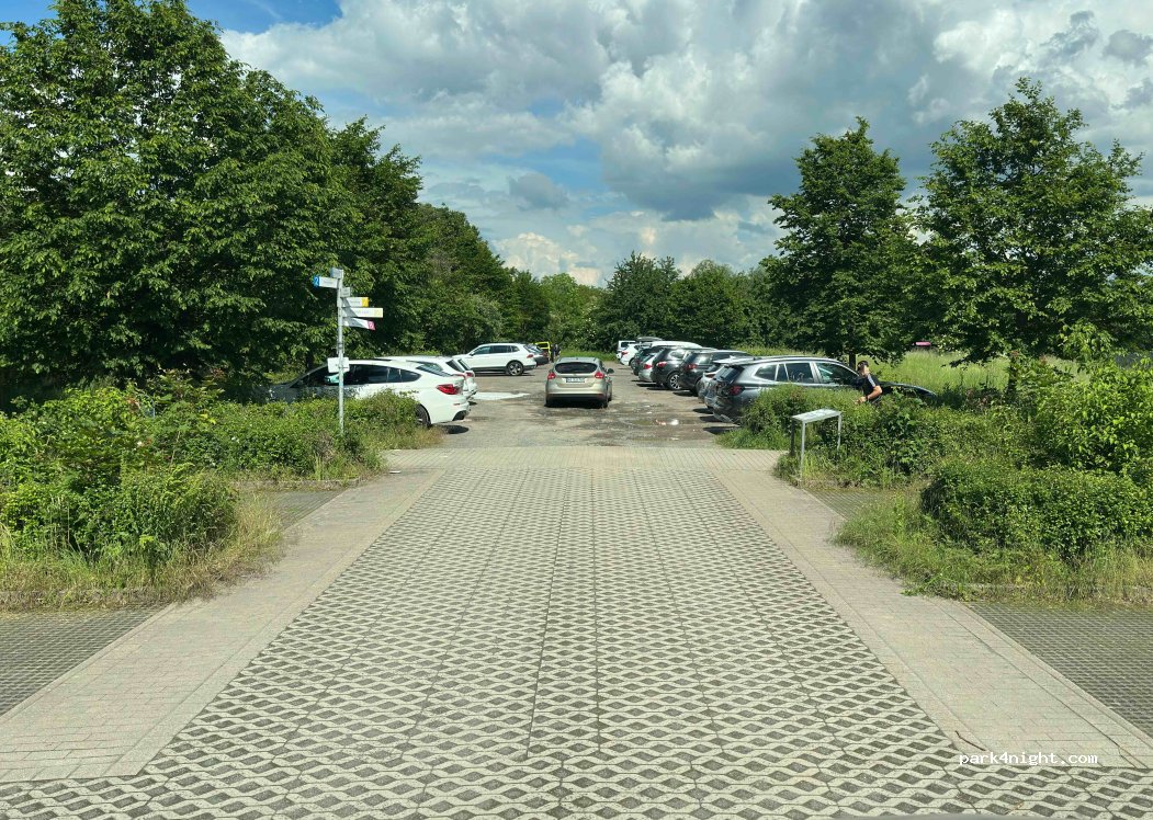 (60437) Frankfurt am Main - 55 Am Burghof — foto