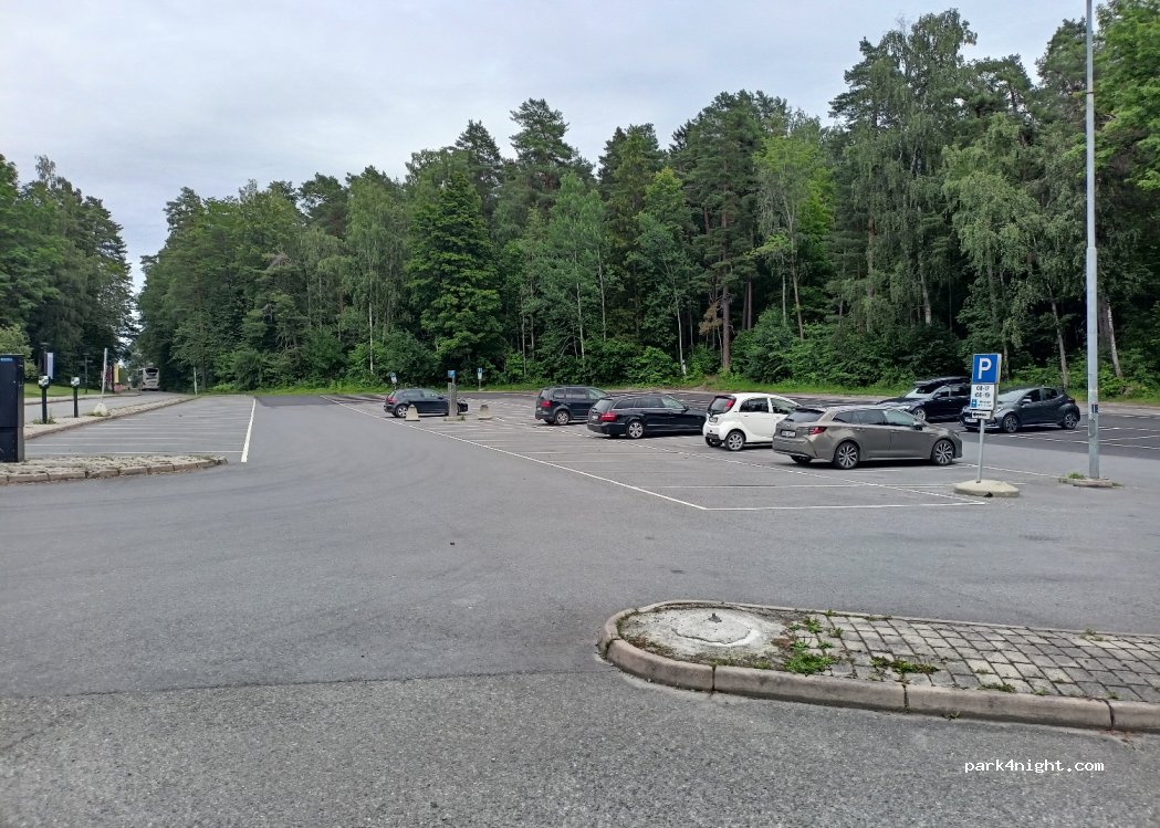 (1311) Sandvika - 31 Sonja Henies Vei — foto