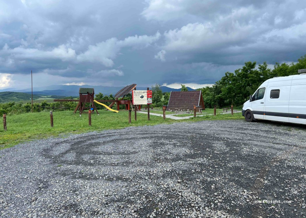 (3128) Vizslás - Unnamed Road — foto