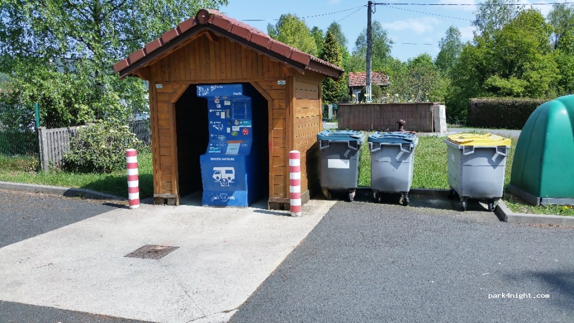 Aire camping-car St-Nabord — foto