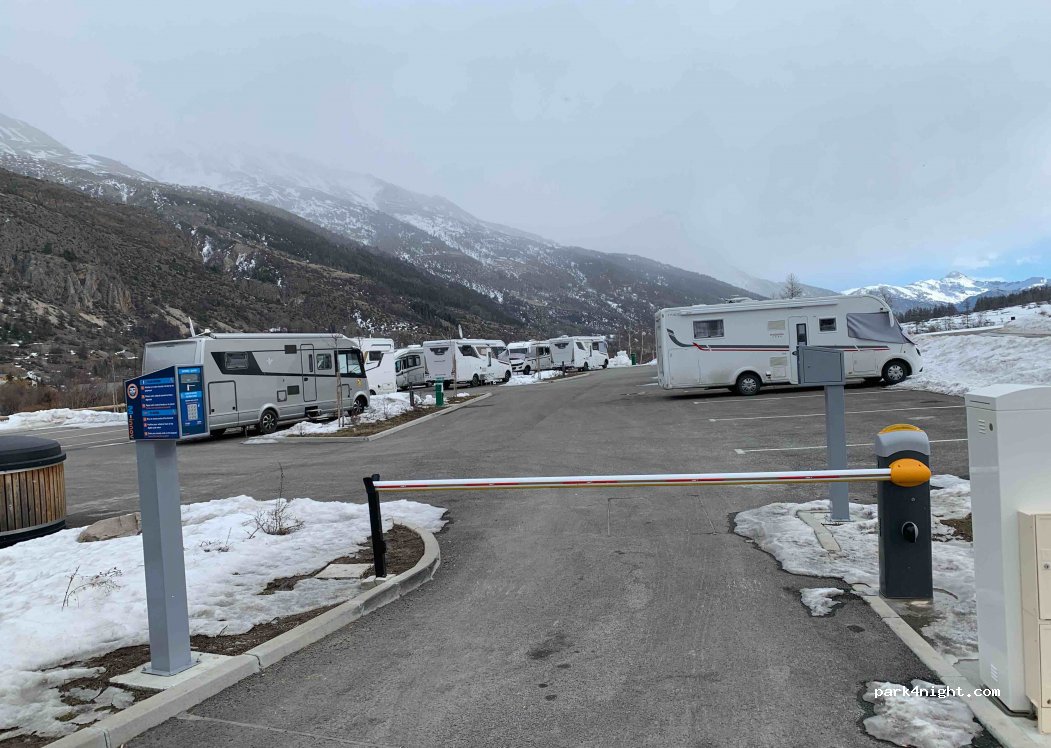 Aire de camping-car Le Monêtier-les-Bains — foto 3