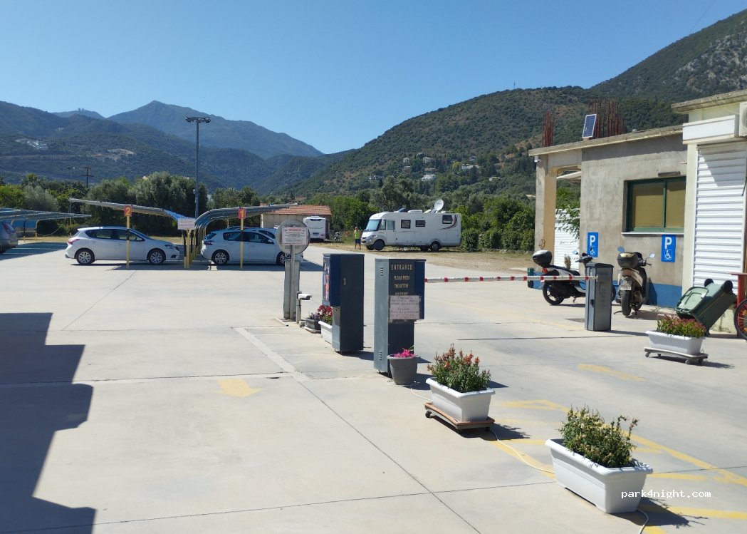Nidri Parking Bakopanos — foto