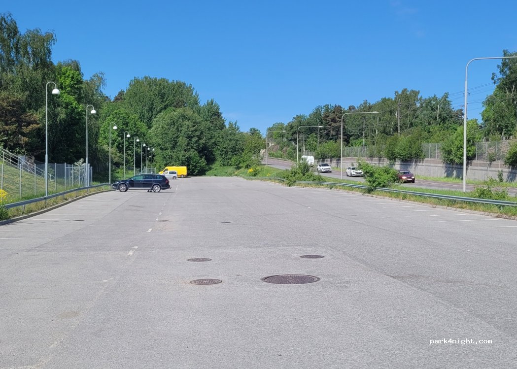 (123 32)  - 9 Farstaängsvägen — foto