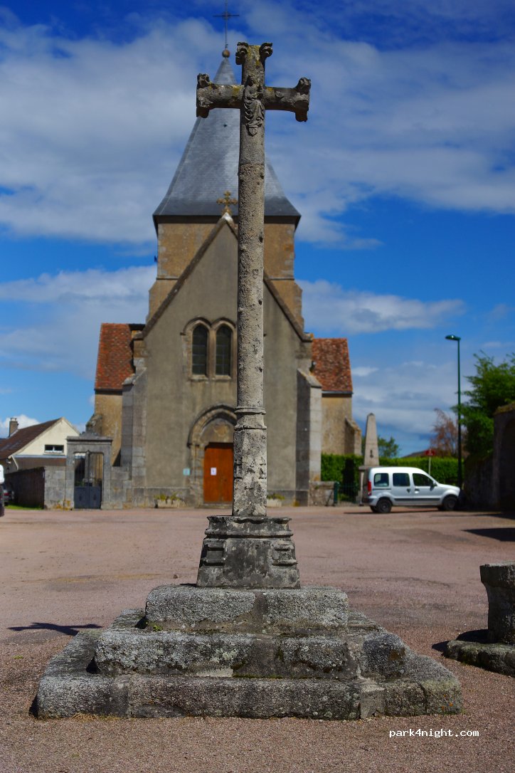 (21530) Saint Andeux - Place de l'église — foto