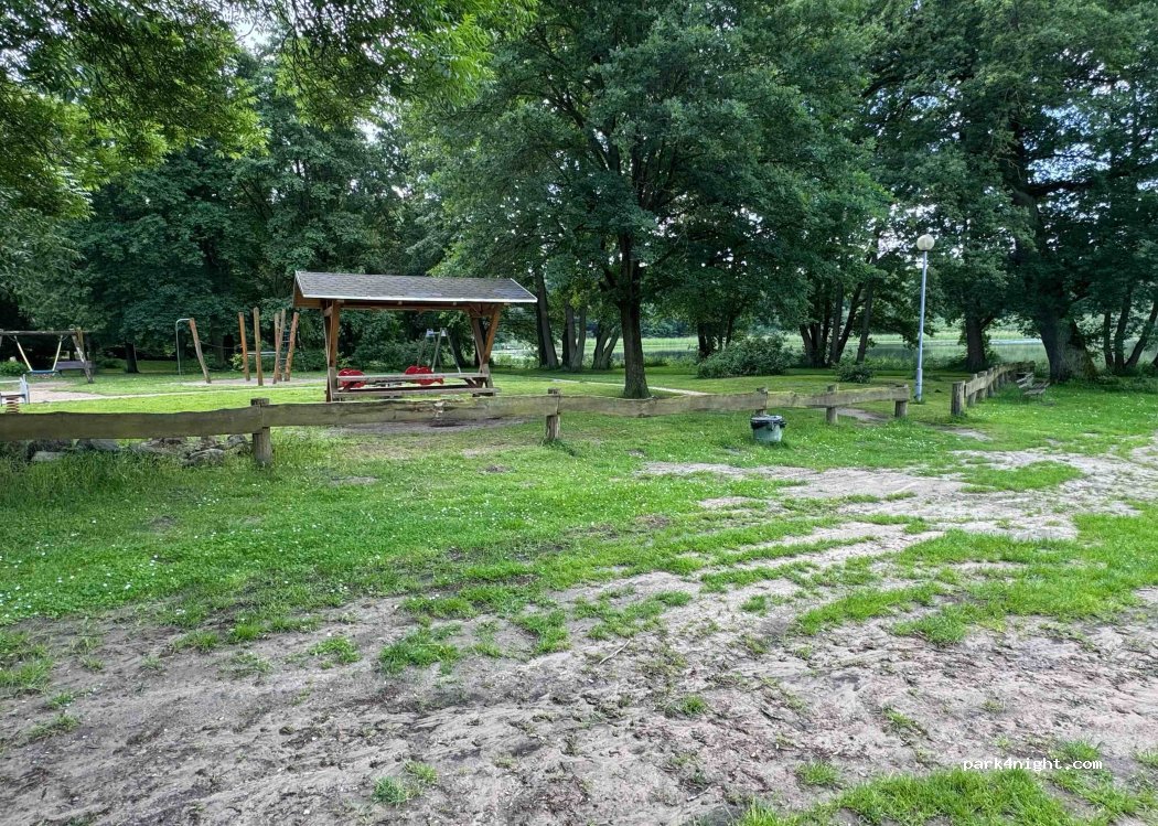 (17089) Siedenbollentin - 1A am See — foto