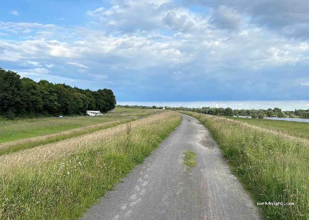 (46562) Voerde (Niederrhein) - 18 Schloßstraße — foto