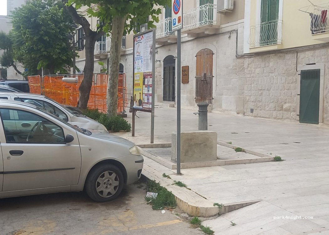 (76125) Trani - 2 Piazza Domenico Sarro — foto 2