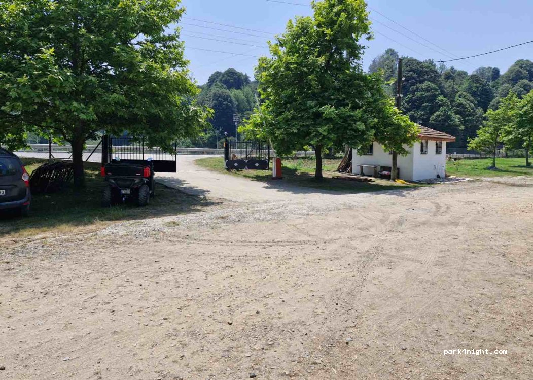Kamp Karavan Çayağzı Köyü — foto