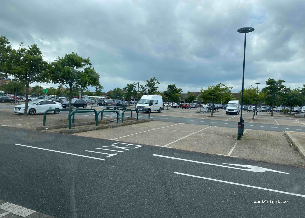 (MK4 4DD) Milton Keynes - Unnamed Road — foto