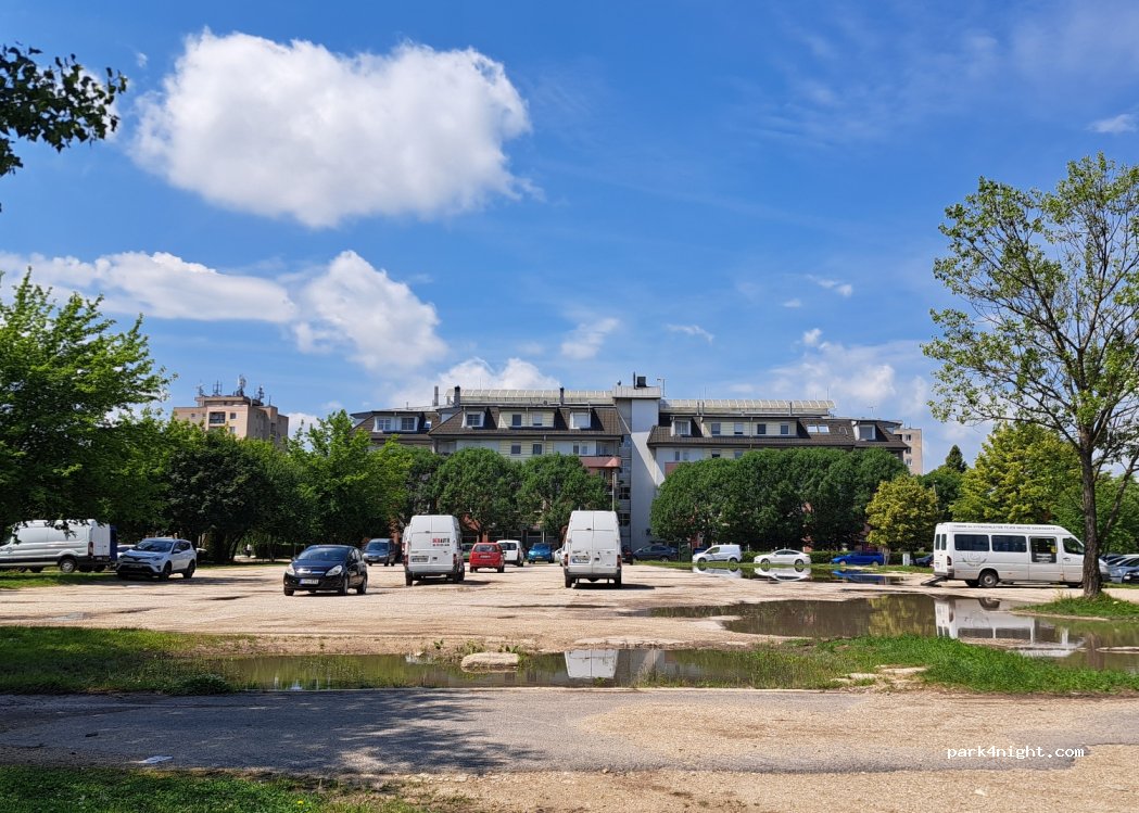 (8000) Székesfehérvár - 2 Huszár utca — foto