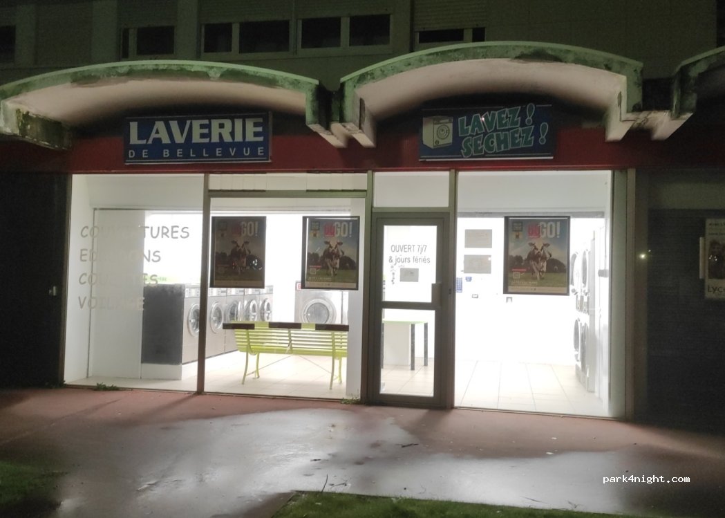 (44100) Nantes - 1 Square des Rossignols — foto