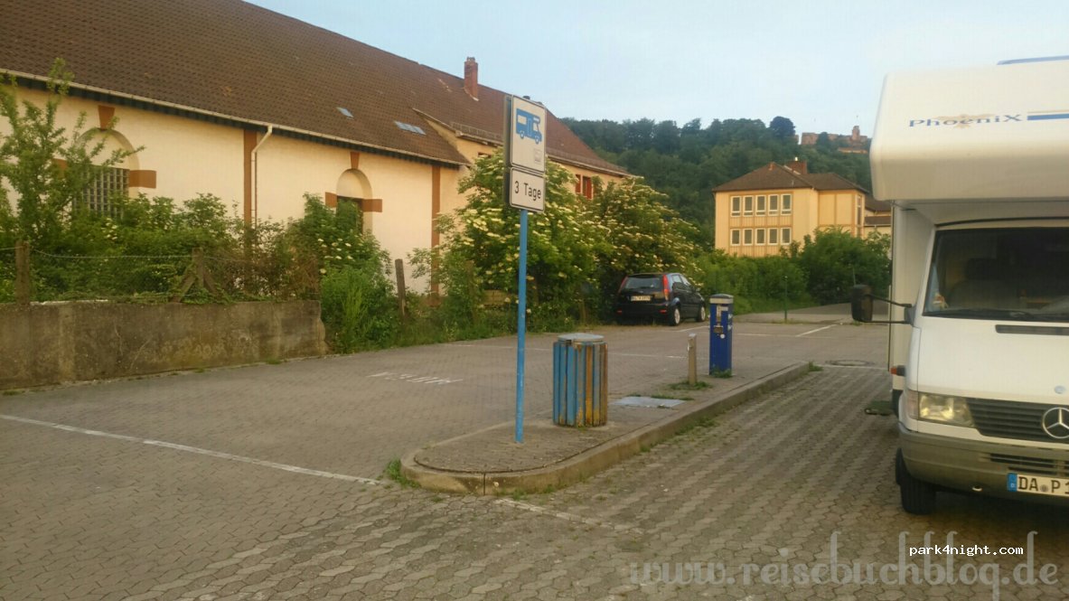Wohnmobilstellplatz im Zentrum in Landstuhl — foto