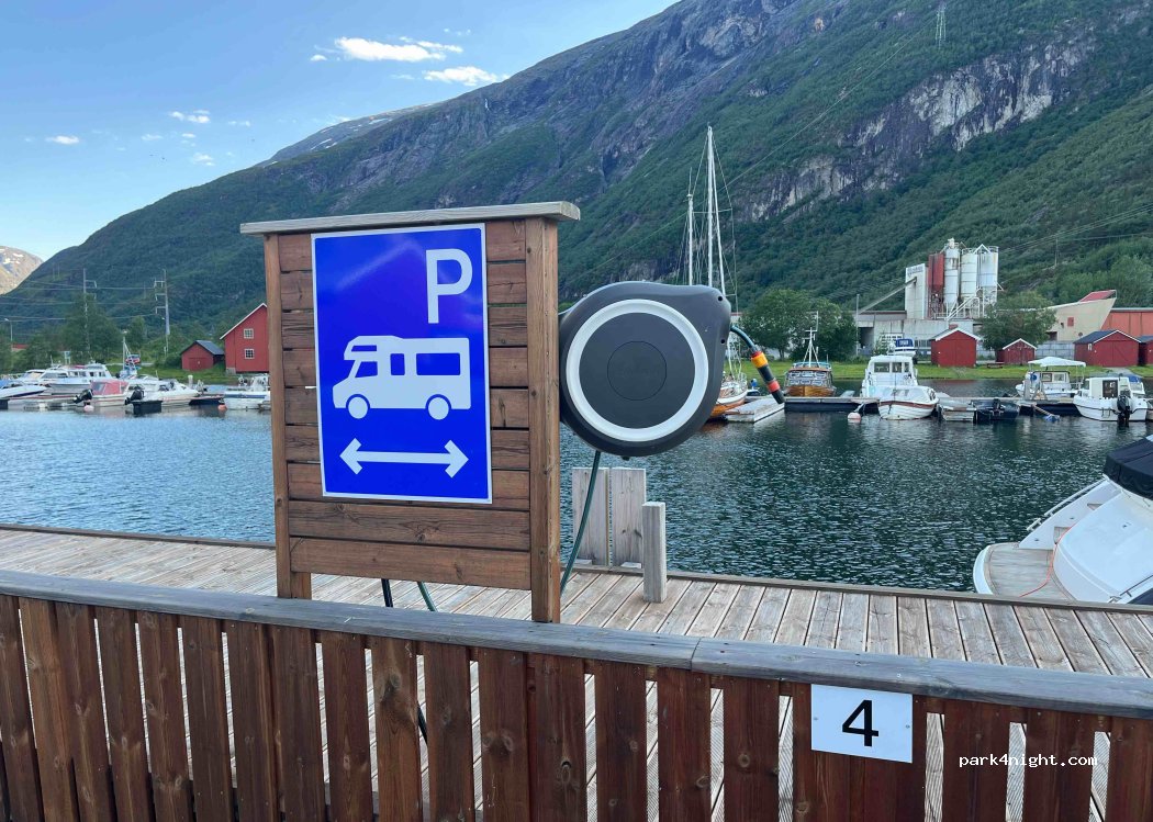 Bobilparkering Sunndalsøra — foto 2