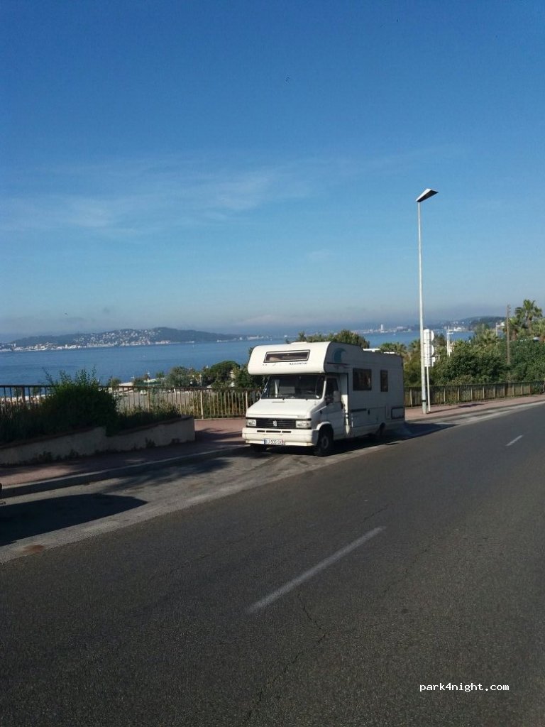 (83000) Toulon - 2-264 Corniche Général de Gaulle — foto