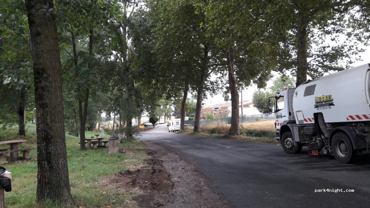 (81120) Lombers - D71 — foto