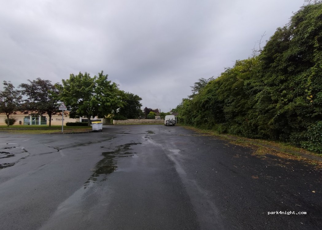 (17470) Aulnay - 12 Rue du Stade — foto