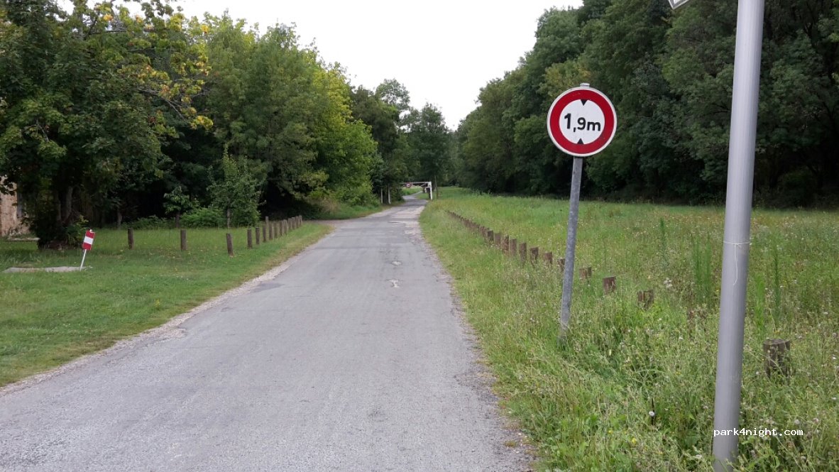 (33490) Saint-Macaire - 5 Le Bourg — foto