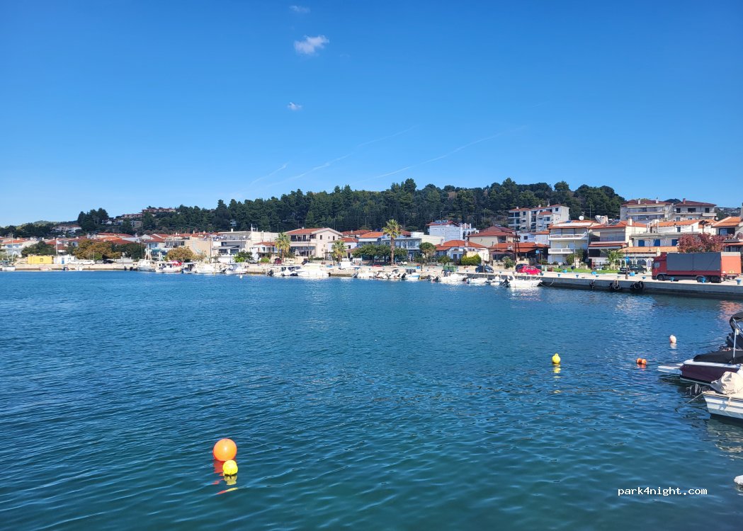 (630 85) Nea Skioni - Unnamed Road — foto