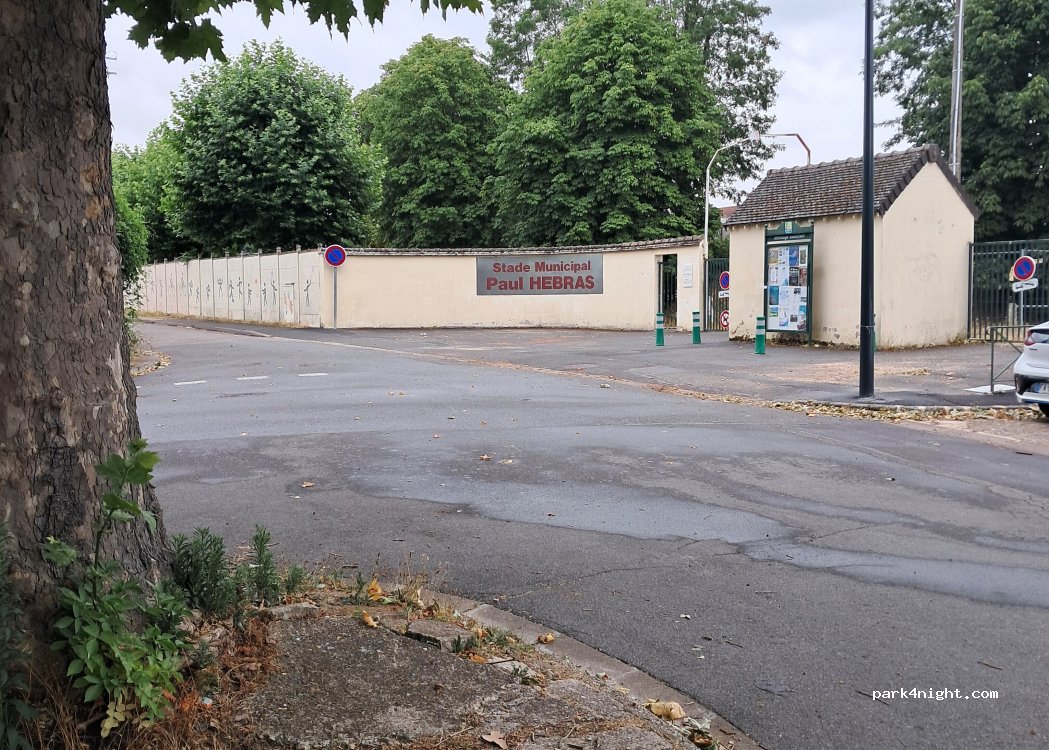 (77430) Champagne-sur-Seine - 7 Stade Paul Hebras — foto