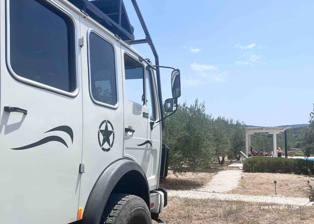 Robinzonski glamping kamp Marta — foto