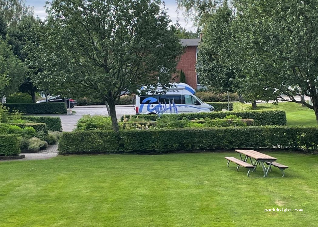 (461 33) Trollhättan - 1 Jochnicksgatan — foto 3