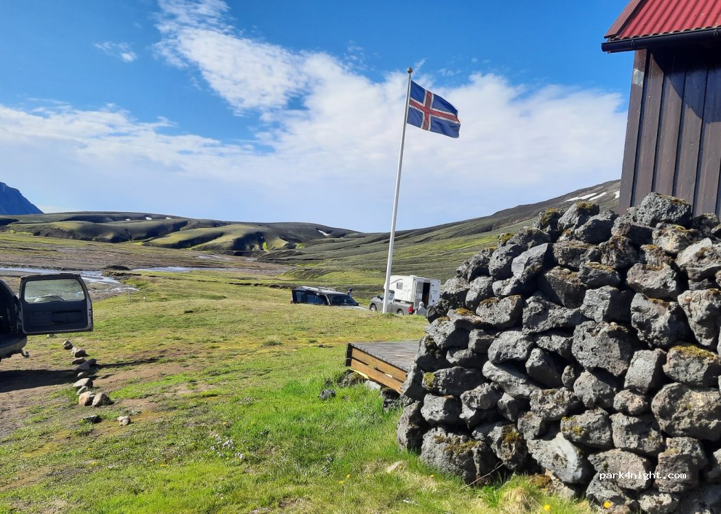Strútur hut — foto 2
