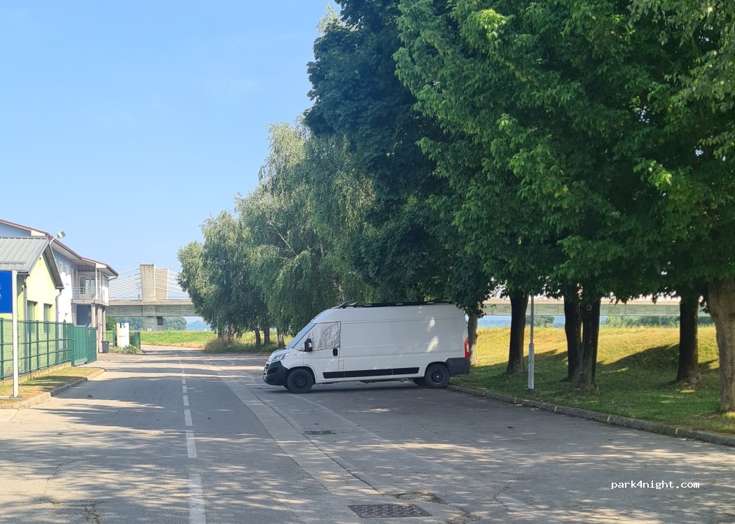 (2250) Ptuj - 11a Žnidaričevo nabrežje — foto