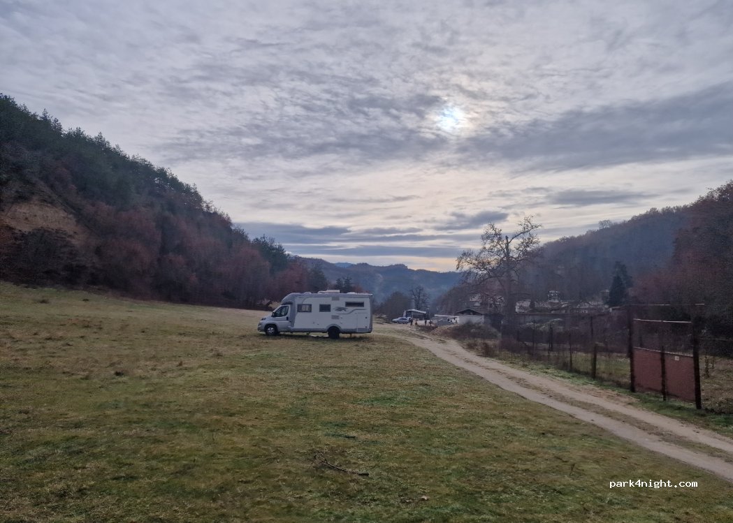 (2830) Zlatolist - Unnamed Road — foto