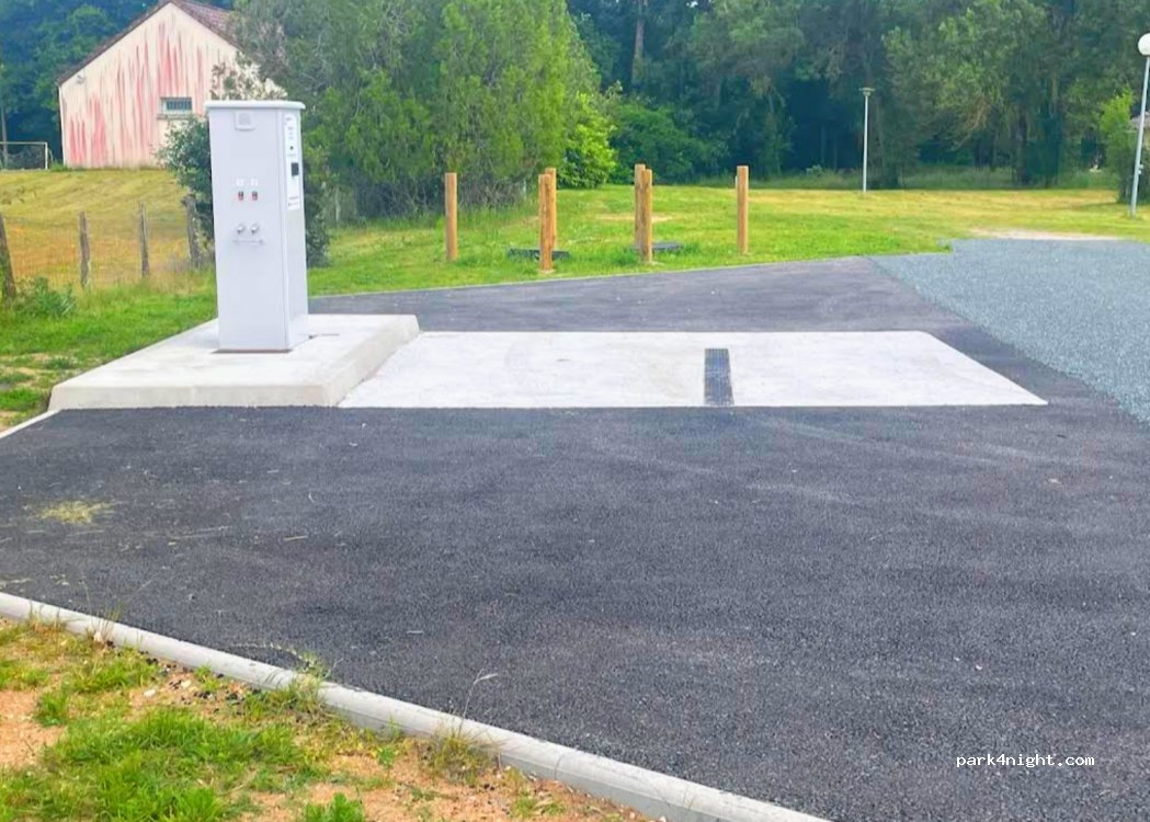 (18100) Thénioux - 9 Route de Genouilly — foto