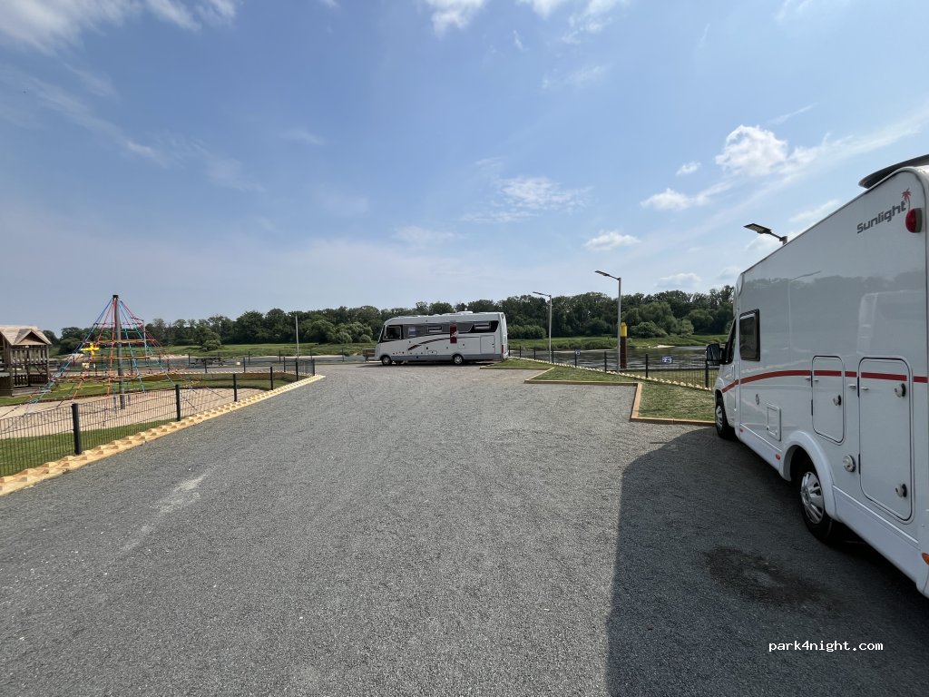 Wohnmobilstell- und Parkplatz „An der Elbe“ — foto 3