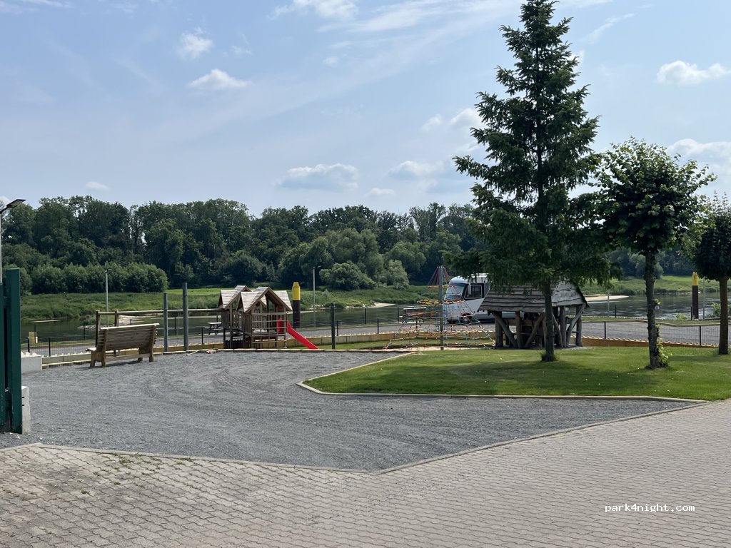 Wohnmobilstell- und Parkplatz „An der Elbe“ — foto 4