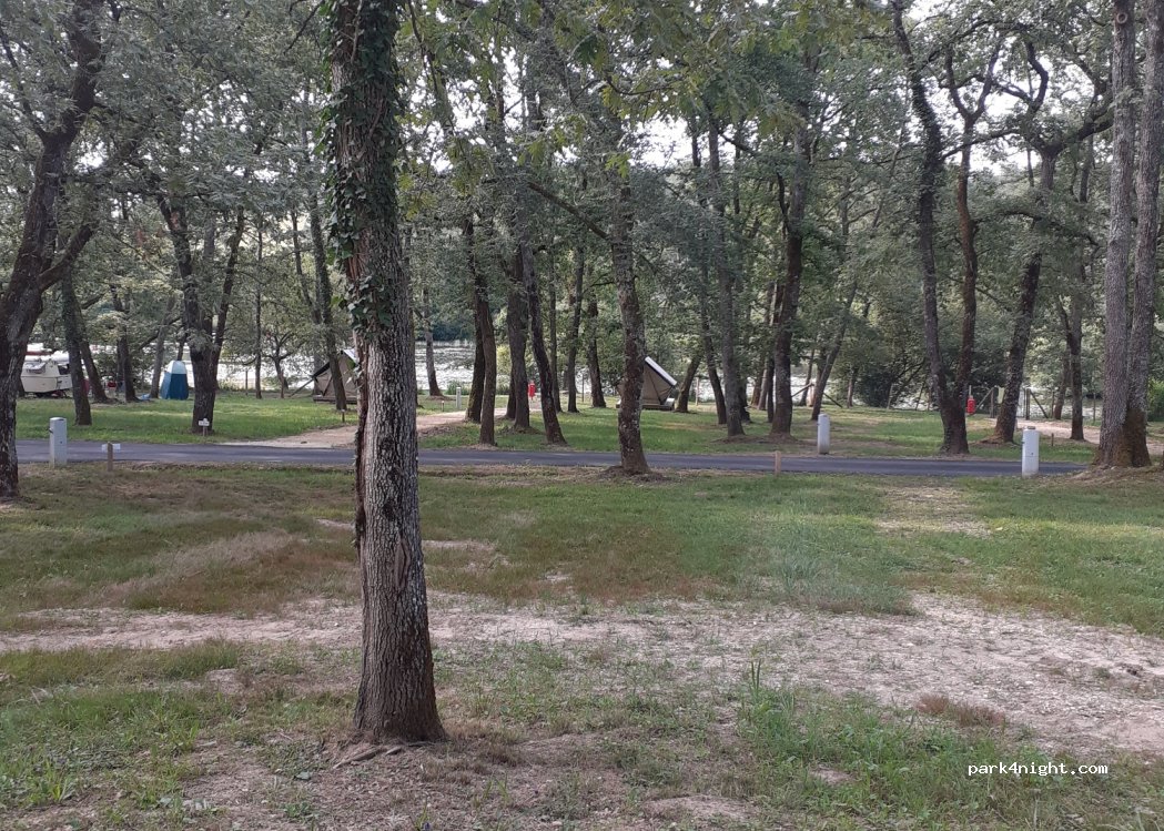 Camping du Lac de Neufont — foto
